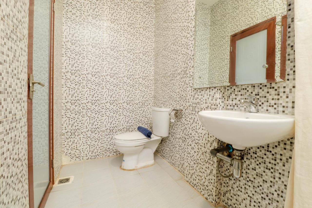 Blitz Hotel Batam Near Sultan Mahmud Ri'Ayat Shah Секупанг Экстерьер фото