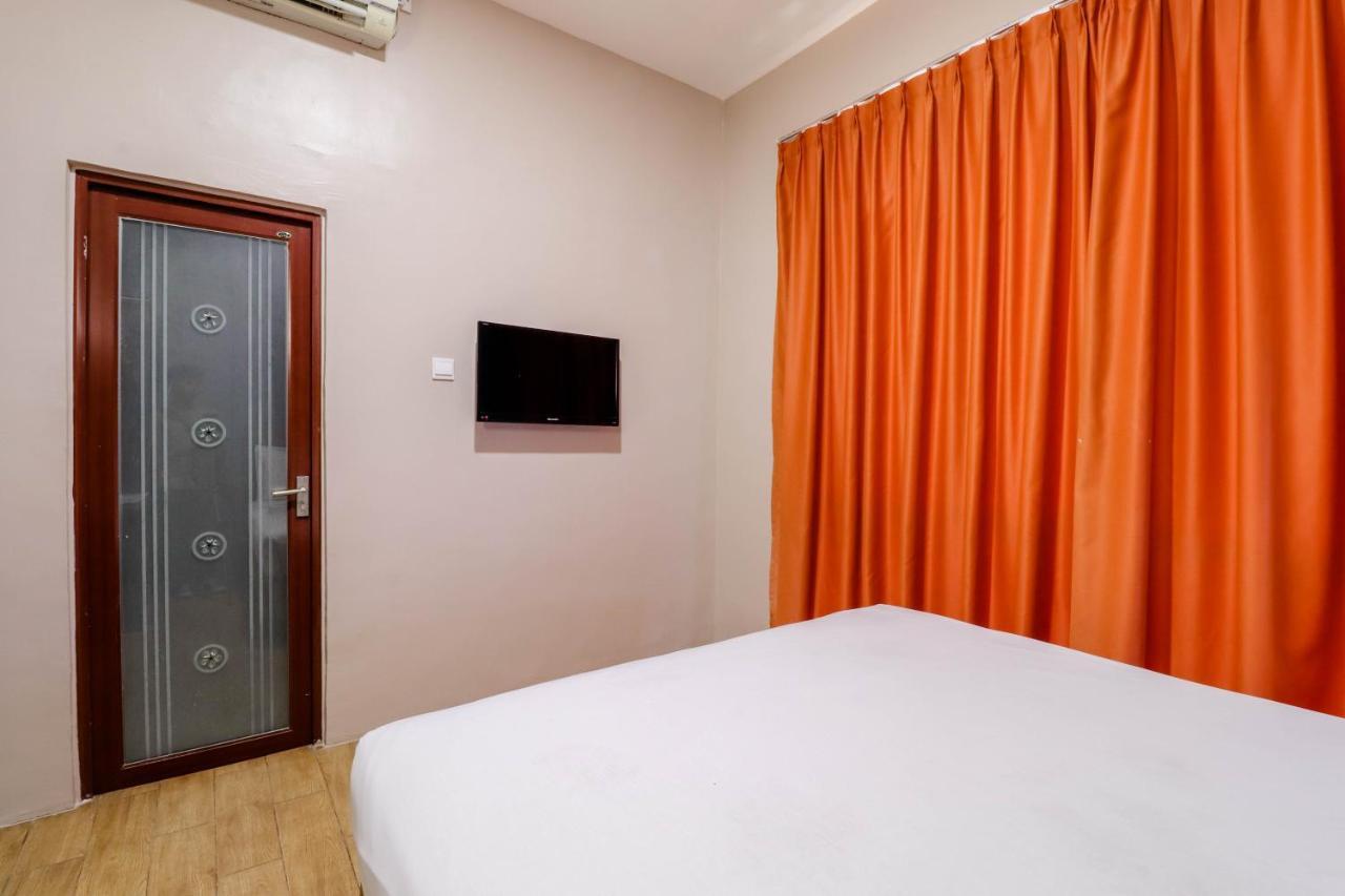 Blitz Hotel Batam Near Sultan Mahmud Ri'Ayat Shah Секупанг Экстерьер фото