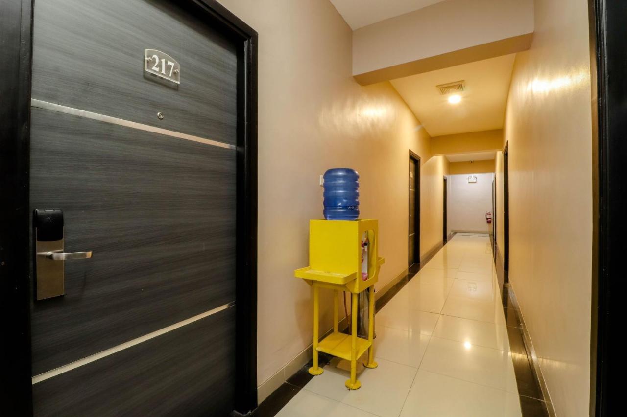 Blitz Hotel Batam Near Sultan Mahmud Ri'Ayat Shah Секупанг Экстерьер фото
